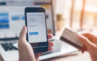 Differentiating e-Commerce with Mobility 
